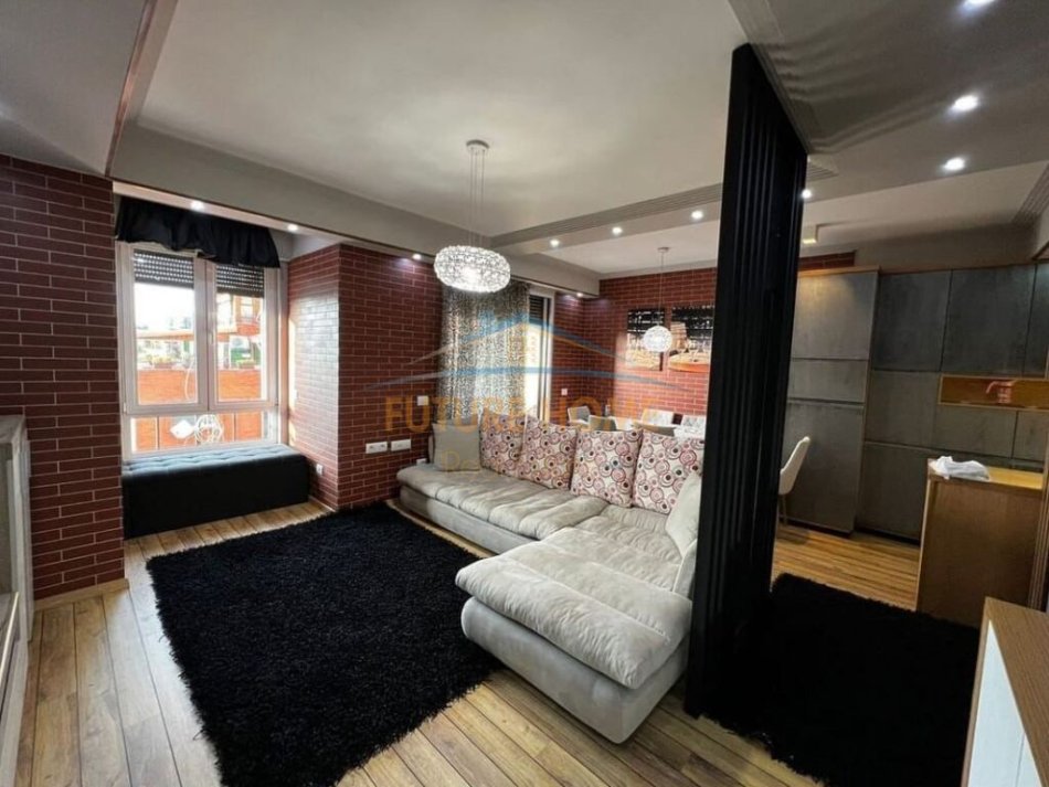 Tirane, jepet me qera apartament 2+1+Ballkon Kati 8, 95 m² 1.200 € (Myslym Shyri)