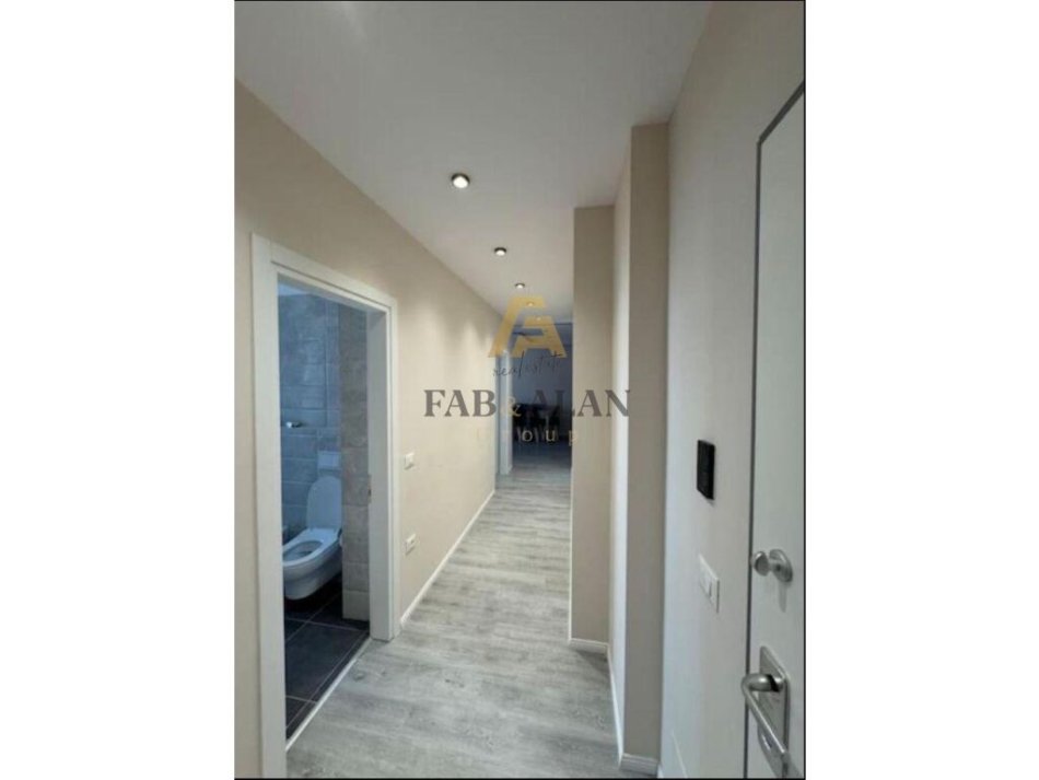 Tirane, jepet me qera apartament 2+1 , 700 € (Porcelan)