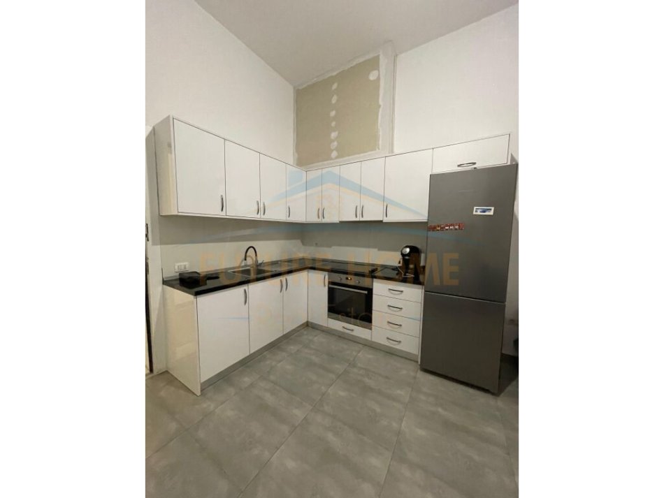 Tirane, shitet apartament 2+1+Ballkon Kati 1, 136.000 € (21 Dhjetori)