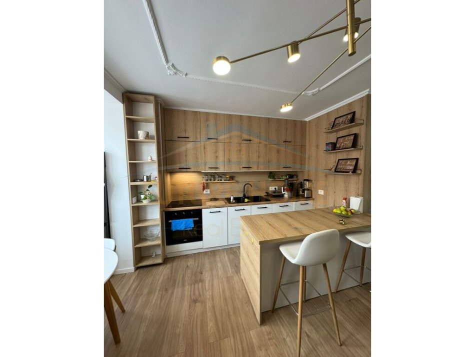 Tirane, shitet apartament 2+1+Ballkon Kati 7, 76 m² 135.000 € (Ish Fusha E Aviacionit)