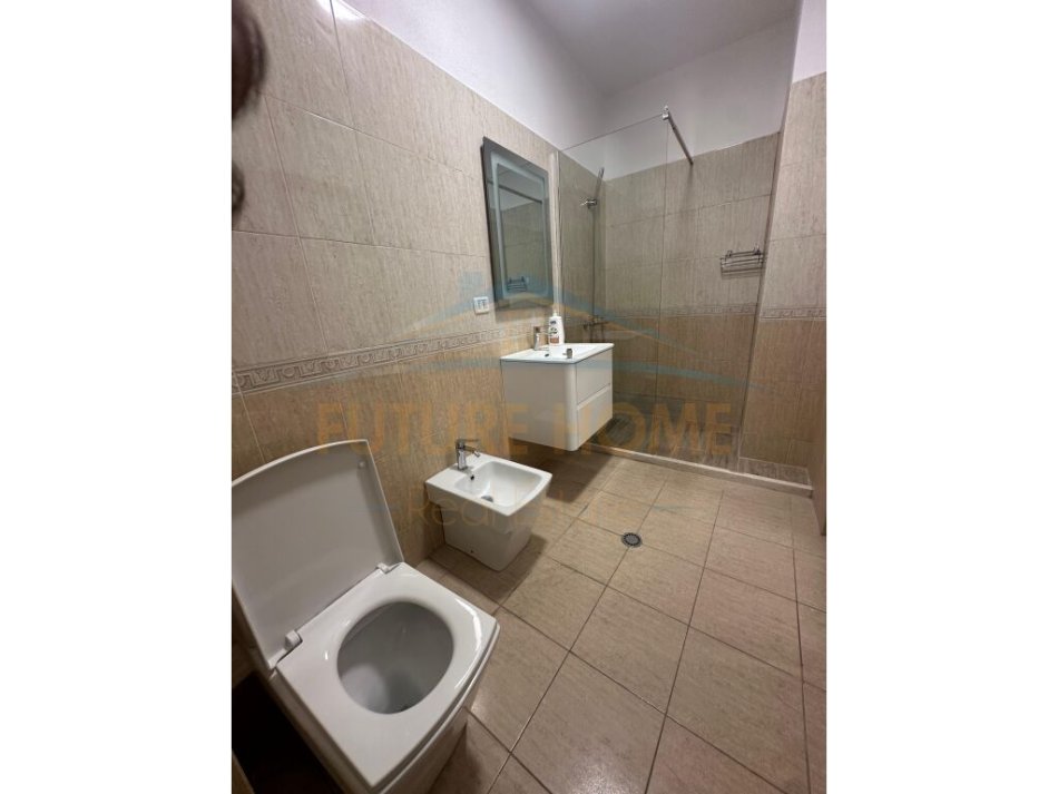 Tirane, jepet me qera apartament 2+1+Ballkon Kati 2, 115 m² 450 € (Don Bosko)