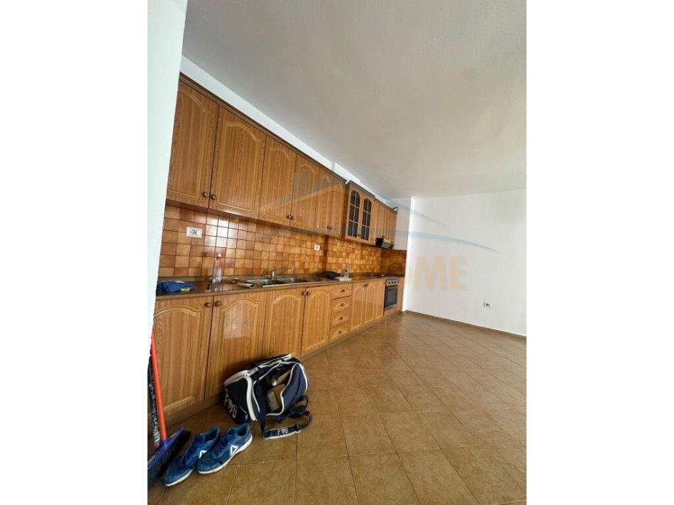 Tirane, jepet me qera apartament 2+1+Ballkon Kati 2, 115 m² 450 € (Don Bosko)