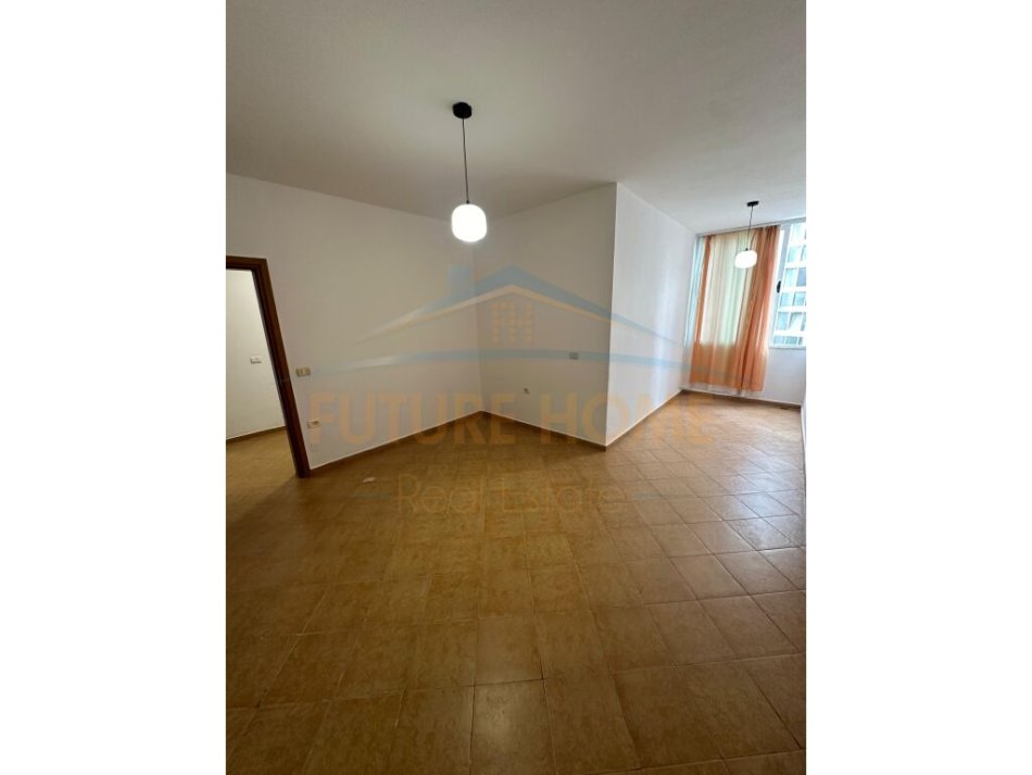 Tirane, jepet me qera apartament 2+1+Ballkon Kati 2, 115 m² 450 € (Don Bosko)
