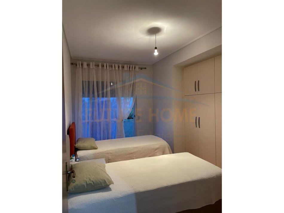 Tirane, jepet me qera apartament 2+1 Kati 5, 118 m² 450 € (FRESK)