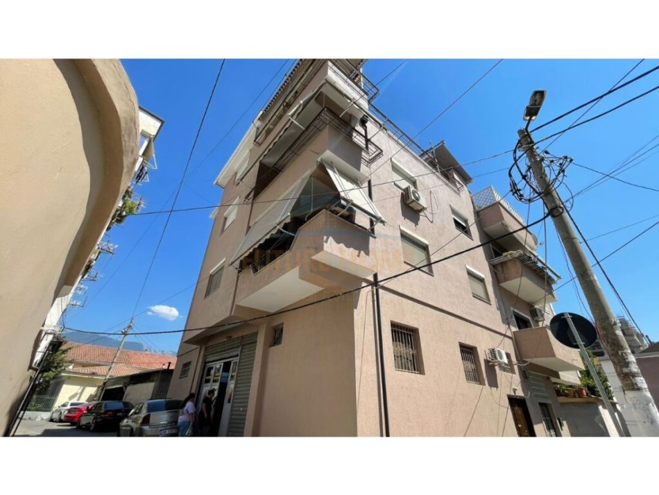 Tirane, shitet Vile 4+1 , 550 m² 990.000 € (Branko Kadia, Xhamllik)