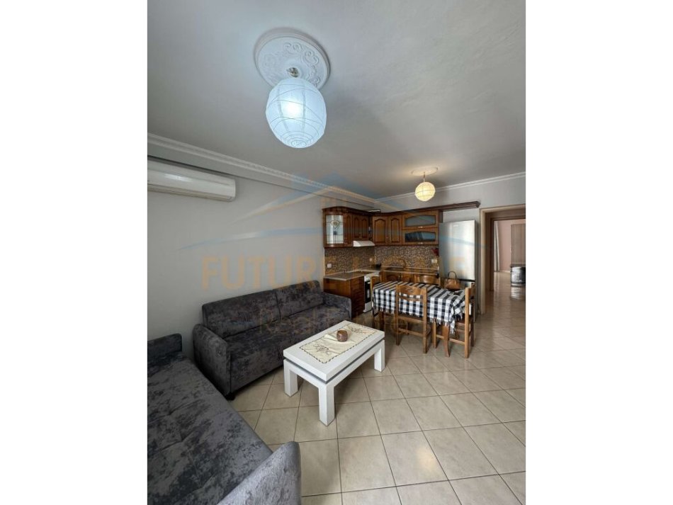Tirane, jepet me qera apartament 2+1+Ballkon Kati 4, 97 m² 450 € (Yzberisht)