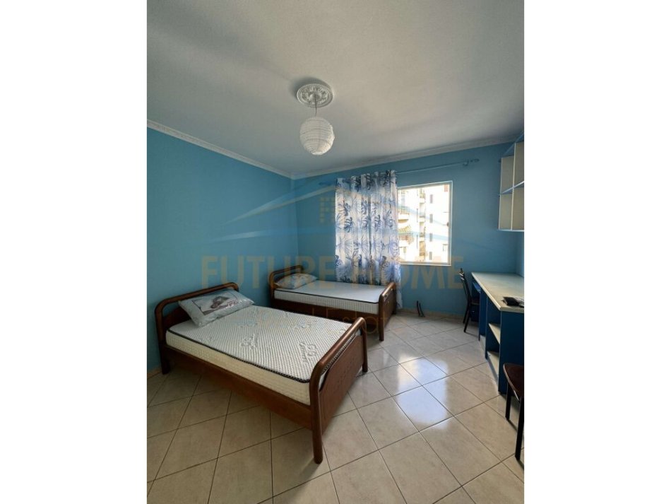 Tirane, jepet me qera apartament 2+1+Ballkon Kati 4, 97 m² 450 € (Yzberisht)