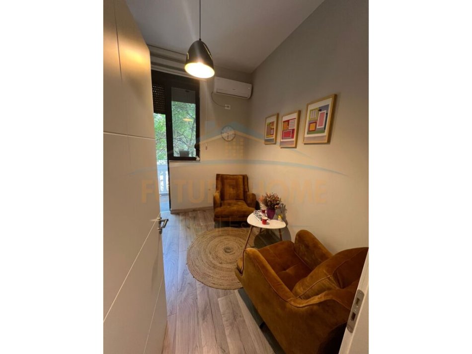 Tirane, jepet me qera zyre Kati 2, 75 m² 800 € (Stadiumi Dinamo)