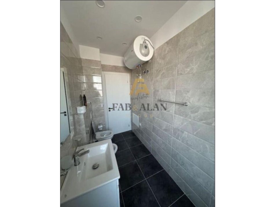 Tirane, jepet me qera apartament 2+1 , 700 € (Porcelan)