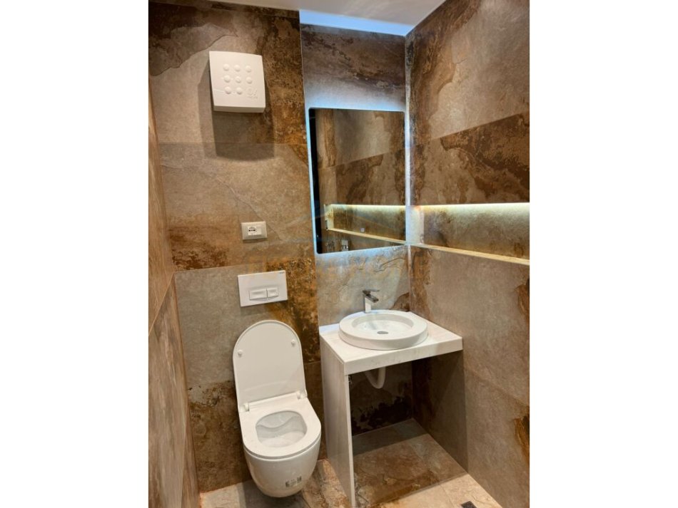 Tirane, shitet apartament 2+1+Ballkon Kati 1, 60 m² 118.000 € (Materniteti i Ri)