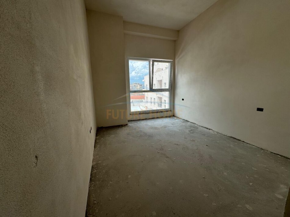 Tirane, shes apartament 2+1+Aneks+Ballkon Kati 2, 116 m² 158.000 € (laprake kompleksi aura)
