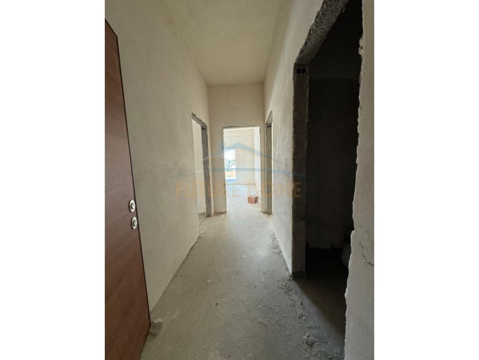 Tirane, shes apartament 2+1+Aneks+Ballkon Kati 2, 116 m² 158.000 € (laprake kompleksi aura)