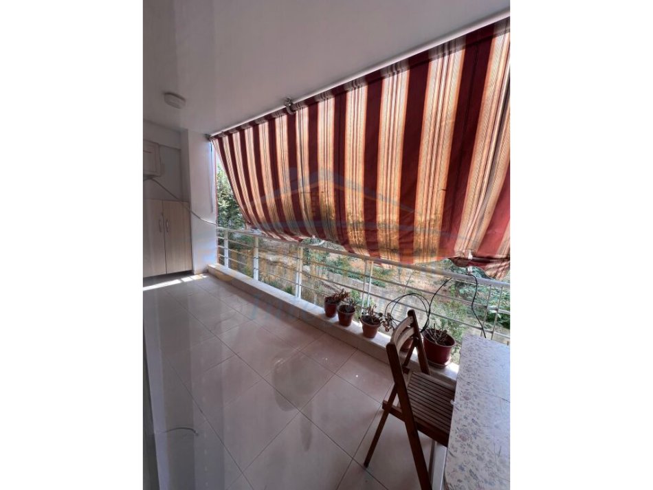 Tirane, jepet me qera apartament 2+1+Ballkon Kati 1, 110 m² 450 € (Shefqet Kuka, Fresk)