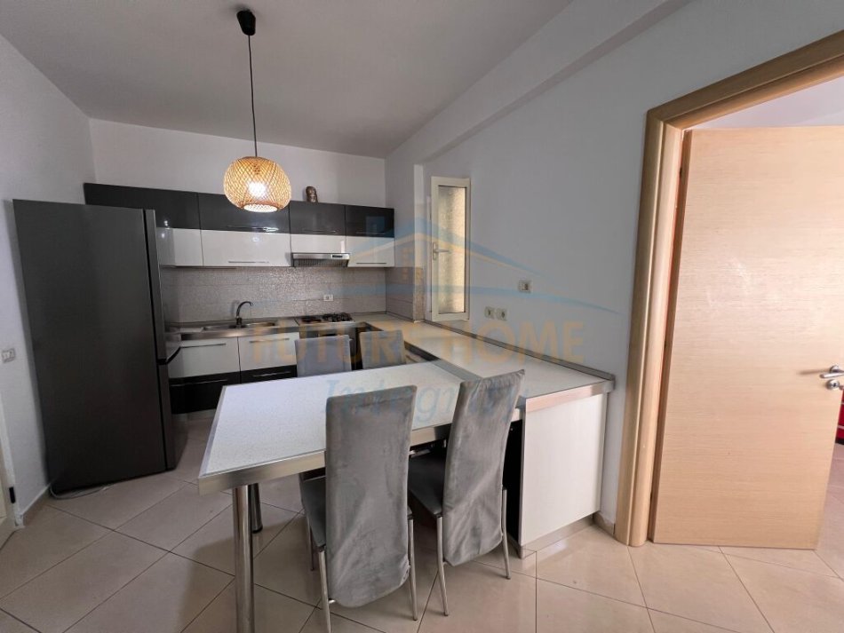 Tirane, jepet me qera apartament 2+1+Ballkon Kati 1, 110 m² 450 € (Shefqet Kuka, Fresk)