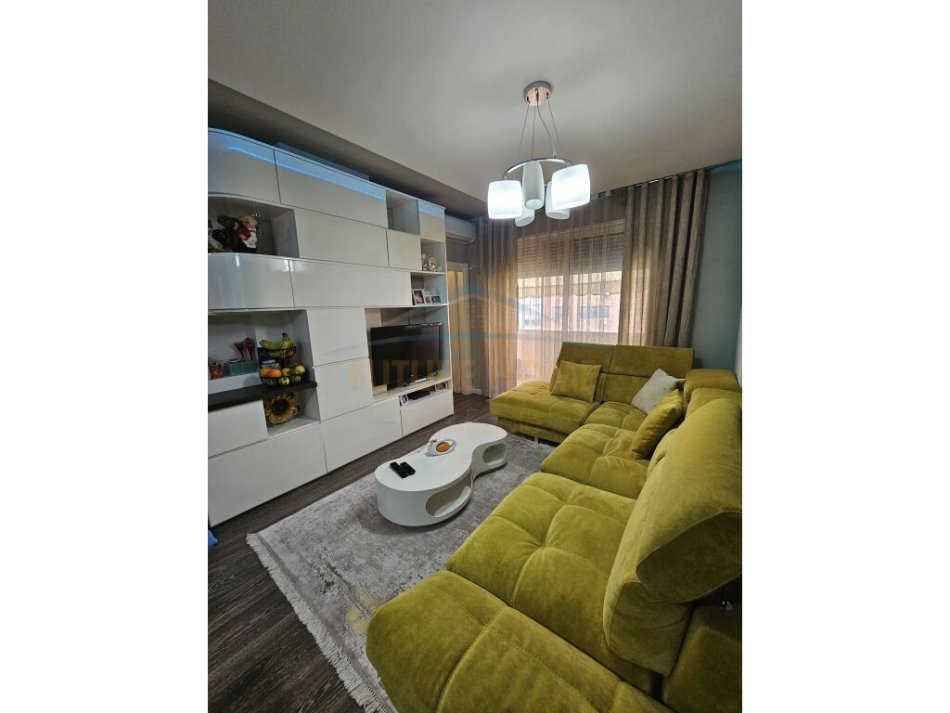 Tirane, shitet apartament duplex 3+1+Aneks+Ballkon Kati 3, 122 m² 200.000 € (Unaza e Re)