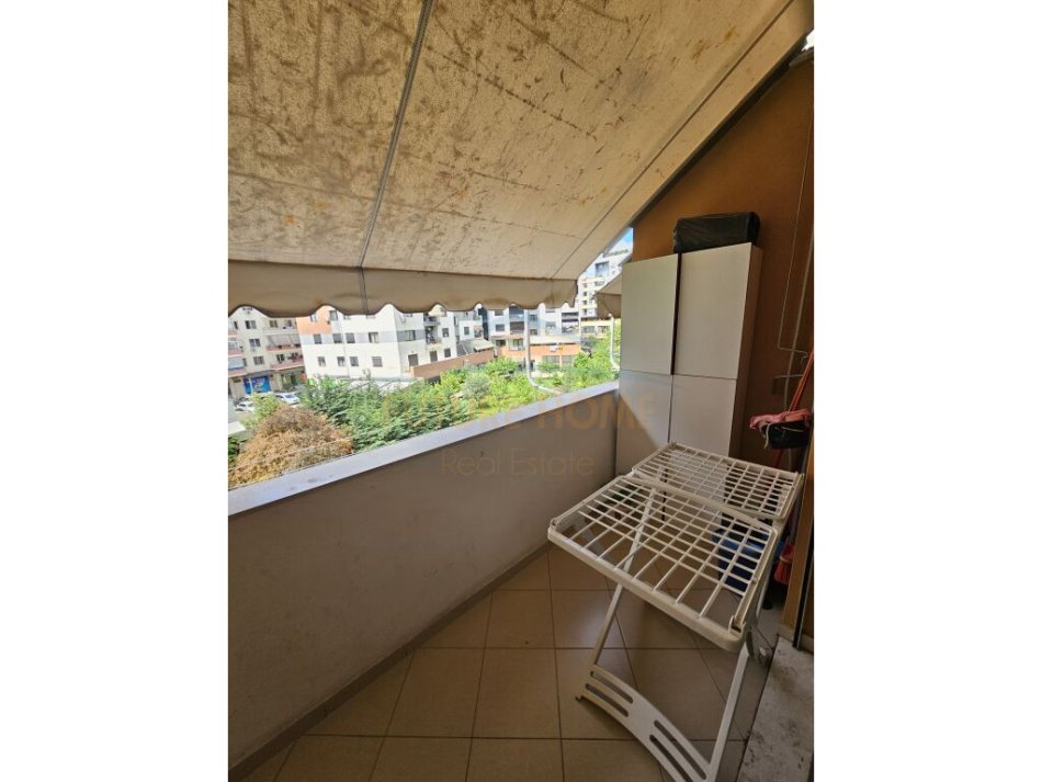 Tirane, shitet apartament 3+1+Ballkon Kati 3, 122 m² 200.000 € (Unaza e Re)