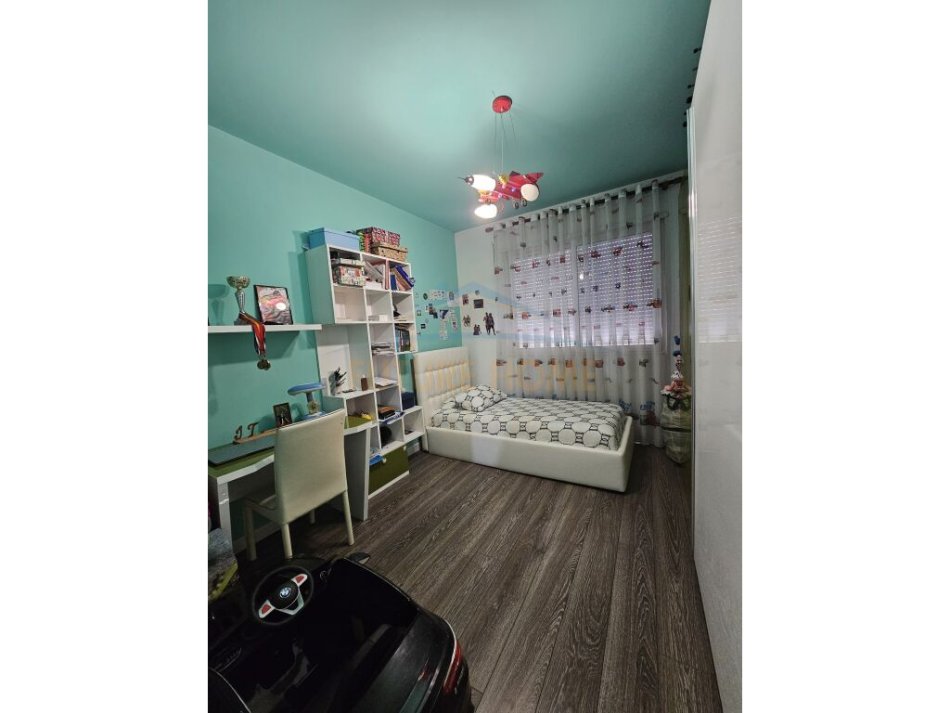 Tirane, shitet apartament 3+1+Ballkon Kati 3, 122 m² 200.000 € (Unaza e Re)