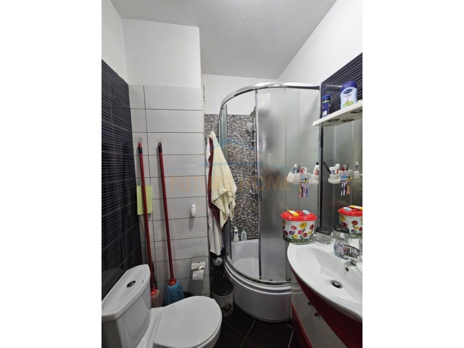 Tirane, shitet apartament 3+1+Ballkon Kati 3, 122 m² 200.000 € (Unaza e Re)