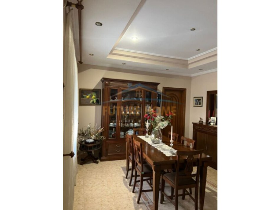 Tirane, shitet Vile 4+1 , 550 m² 990.000 € (Branko Kadia, Xhamllik)
