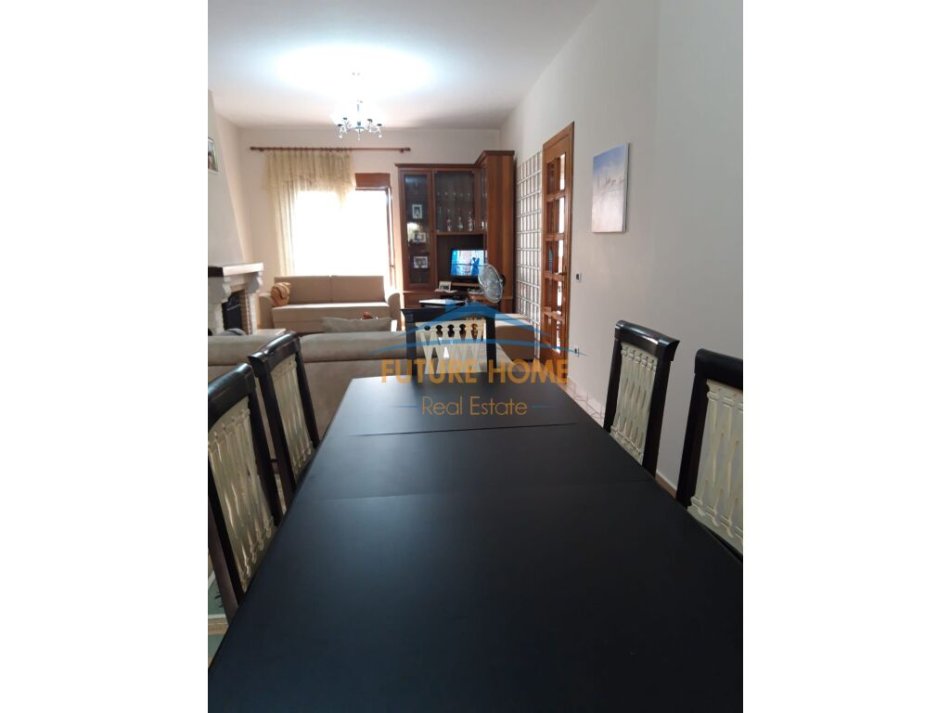 Tirane, jepet me qera Vile 4+1+Ballkon Kati 1, 270 m² 1.400 € (Sauk)