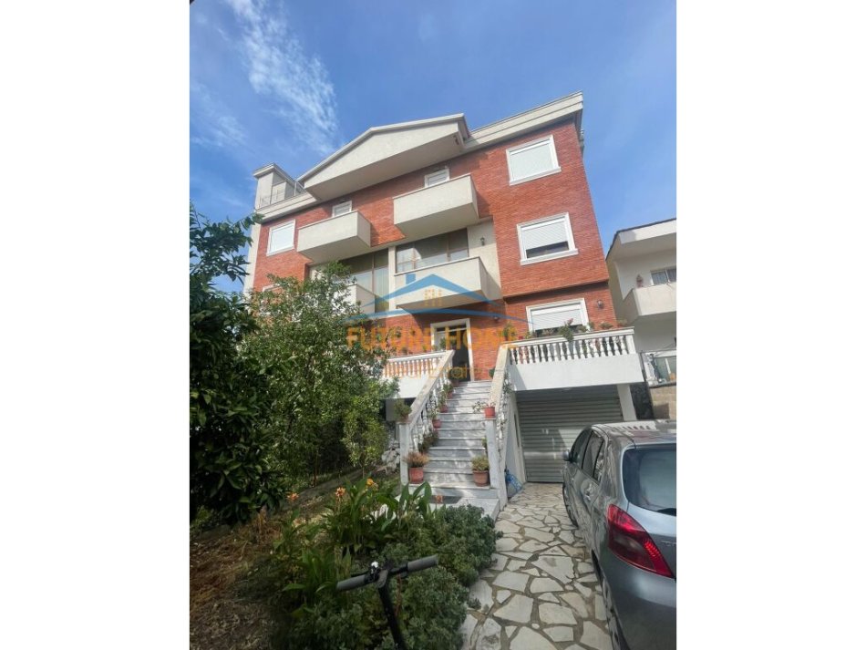 Tirane, jepet me qera Vile 4+1+Ballkon Kati 1, 270 m² 1.400 € (Sauk)