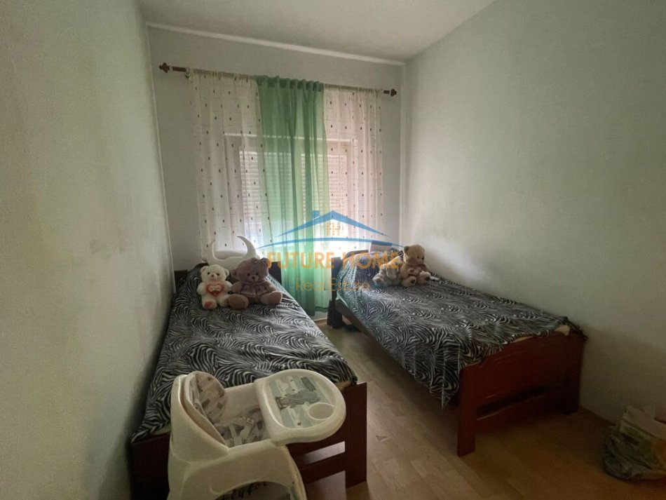 Tirane, jepet me qera Vile 4+1+Ballkon Kati 1, 270 m² 1.400 € (Sauk)