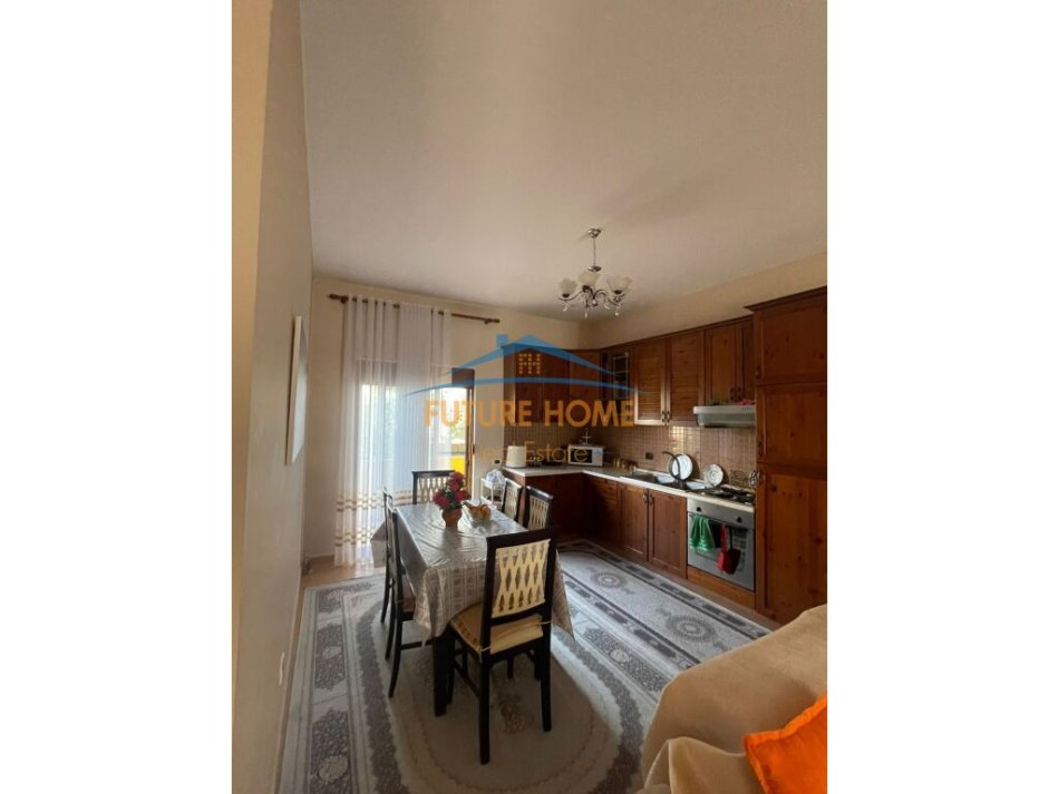 Tirane, jepet me qera Vile 4+1+Ballkon Kati 1, 270 m² 1.400 € (Sauk)