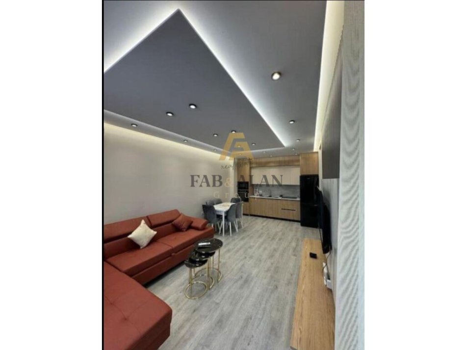 Tirane, jepet me qera apartament 2+1 , 700 € (Porcelan)