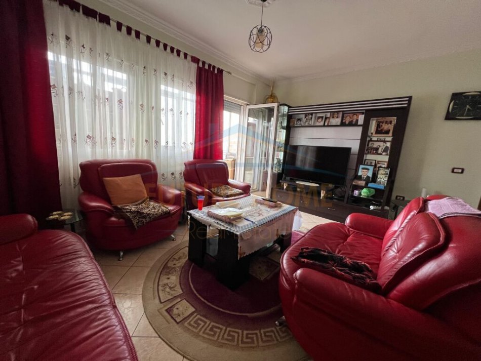 Durres, shitet apartament 2+1+Ballkon Kati 4, 90 m² 110.000 € (Prane Spitalit Rajonal Durres)