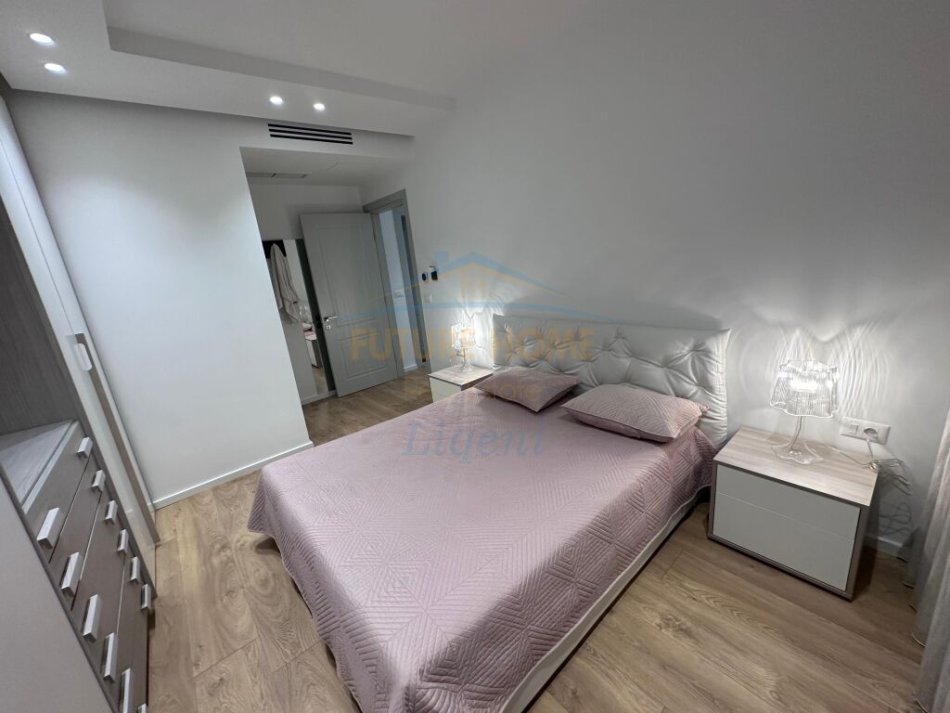 Tirane, jepet me qera apartament 2+1 Kati 1, 100 m² 1.000 € 