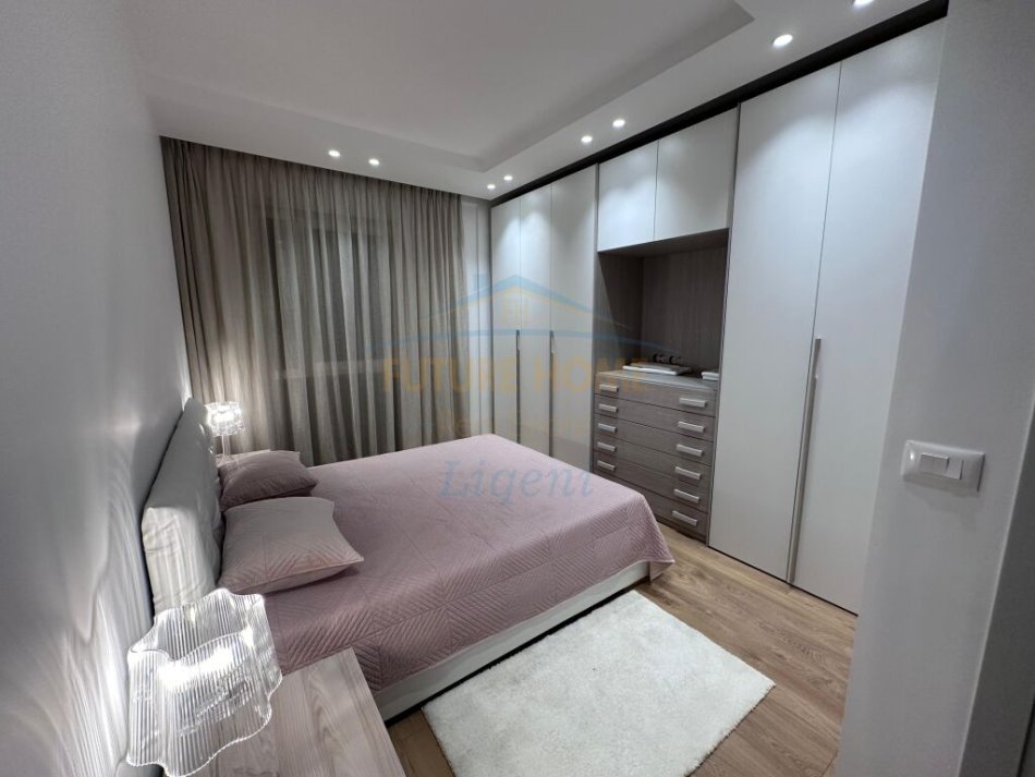 Tirane, jepet me qera apartament 2+1 Kati 1, 100 m² 1.000 € 