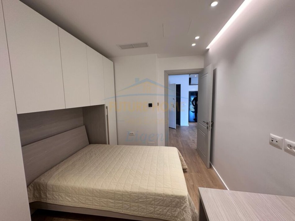 Tirane, jepet me qera apartament 2+1 Kati 1, 100 m² 1.000 € 