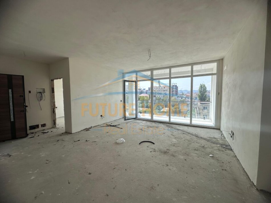 Tirane, shitet apartament 2+1+Ballkon Kati 3, 129 m² 175.000 € (BULEVARDI I RI)