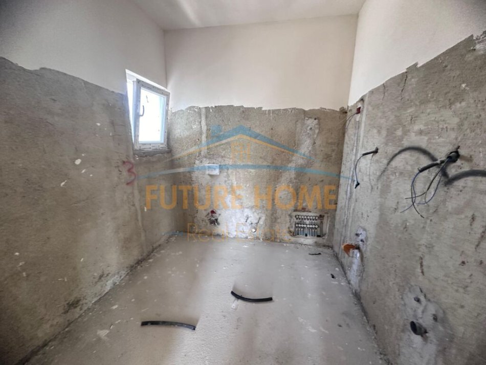 Tirane, shitet apartament 2+1+Ballkon Kati 3, 129 m² 175.000 € (BULEVARDI I RI)
