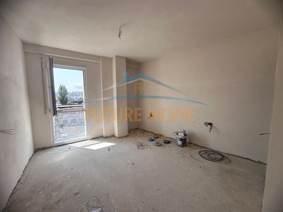Tirane, shitet apartament 2+1+Ballkon Kati 3, 129 m² 175.000 € (BULEVARDI I RI)