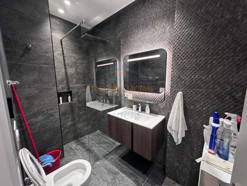 Tirane, shitet apartament 2+1+Ballkon Kati 1, 100 m² 250.000 € (TEG)