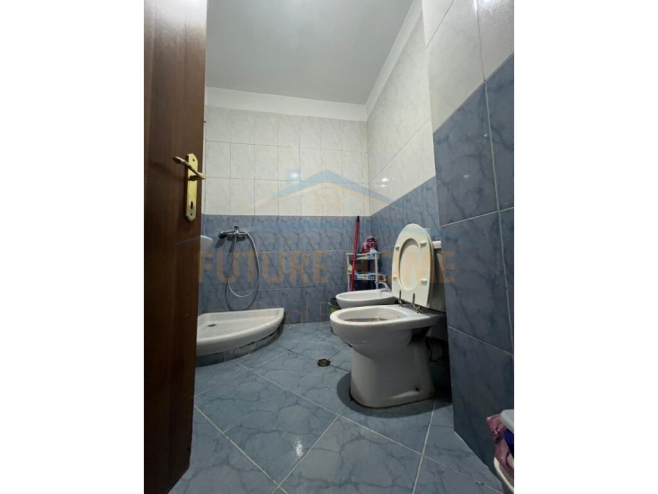 Tirane, jepet me qera apartament 1+1 Kati 3, 78 m² 450 € (RRUGA E KAVAJES)