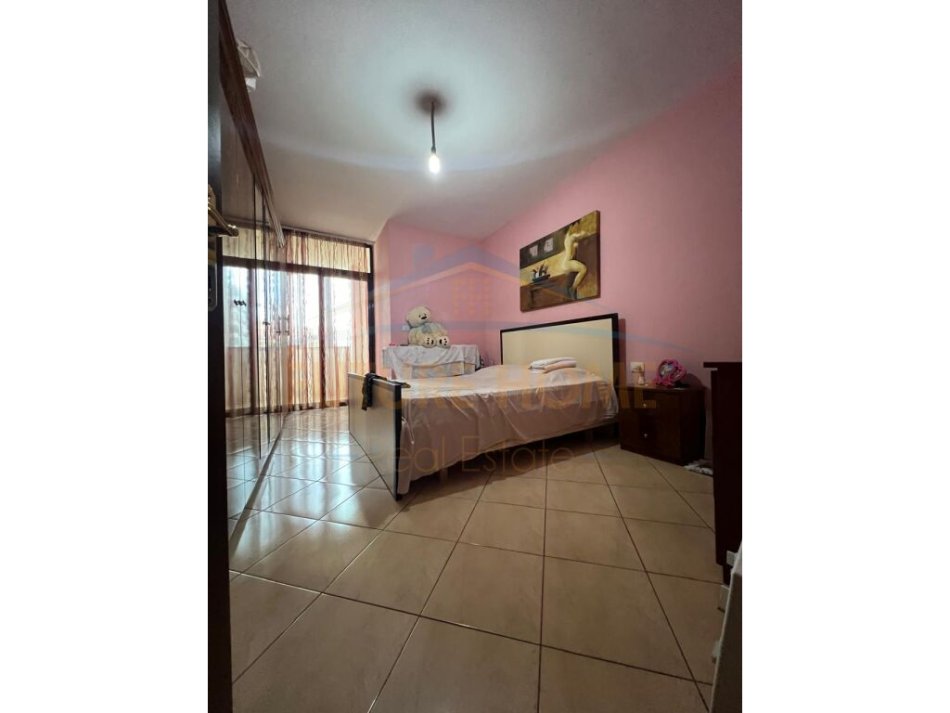 Tirane, jepet me qera apartament 1+1 Kati 3, 78 m² 450 € (RRUGA E KAVAJES)