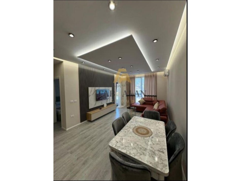 Tirane, jepet me qera apartament 2+1 , 700 € (Porcelan)