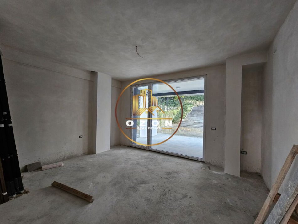 Tirane, shitet apartament 3+1 Kati 1, 170 m² 330.000 € (Rezidenca Altea,Rruga e Elbasanit)