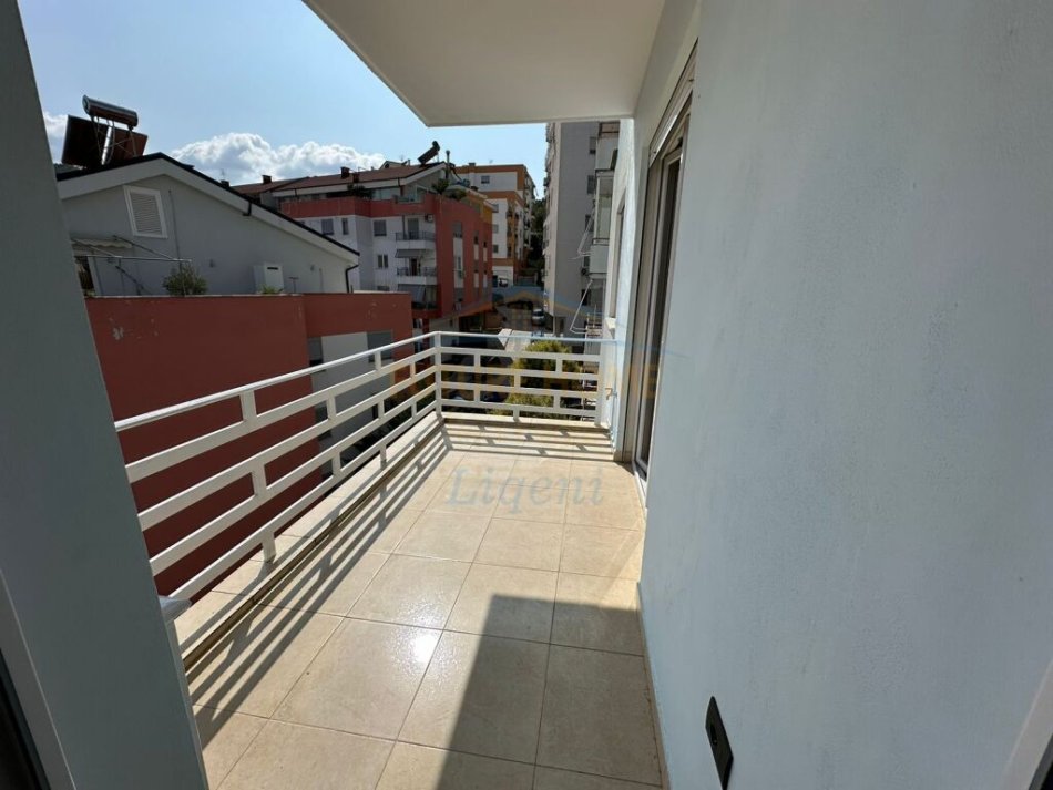 Tirane, shitet apartament 2+1+Ballkon Kati 5, 120 m² 230.000 € (LIQENI THATE)