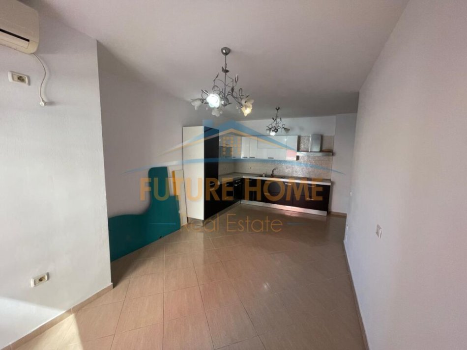 Tirane, shes apartament 2+1+Ballkon Kati 2, 93 m² 165.000 € (Rruga e Zallit)