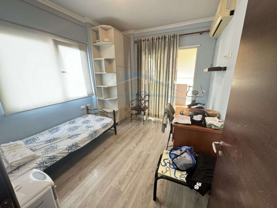 Tirane, jepet me qera apartament 3+1+Ballkon Kati 5, 138 m² 600 € (Kodra e Diellit)