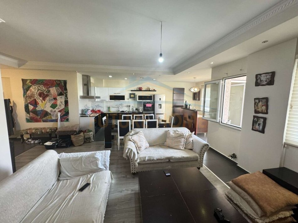 Tirane, jepet me qera apartament 3+1+Ballkon Kati 5, 138 m² 600 € (Kodra e Diellit)