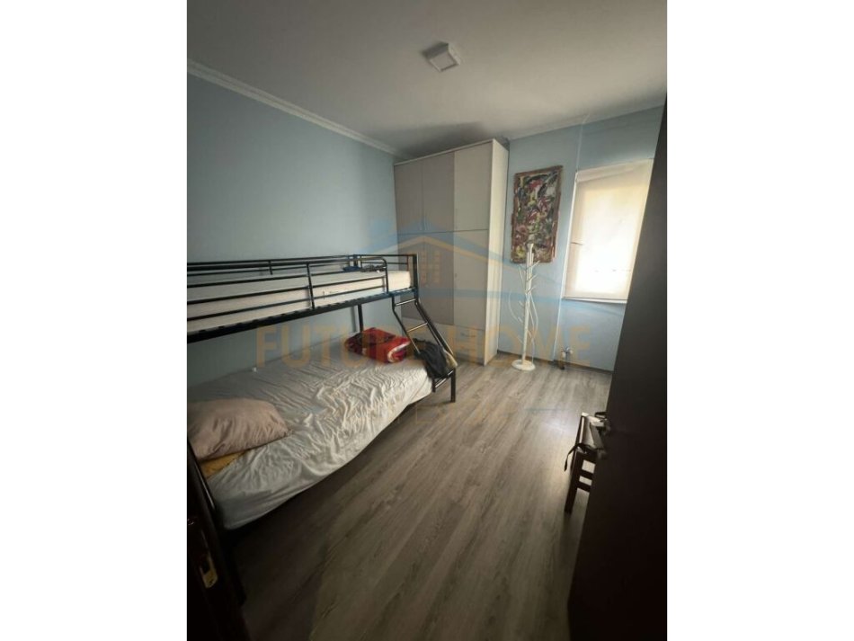 Tirane, jepet me qera apartament 3+1+Ballkon Kati 5, 138 m² 600 € (Kodra e Diellit)
