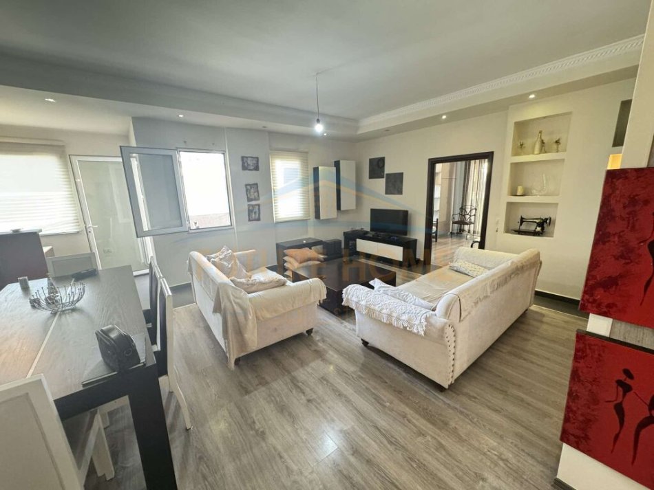 Tirane, jepet me qera apartament 3+1+Ballkon Kati 5, 138 m² 600 € (Kodra e Diellit)