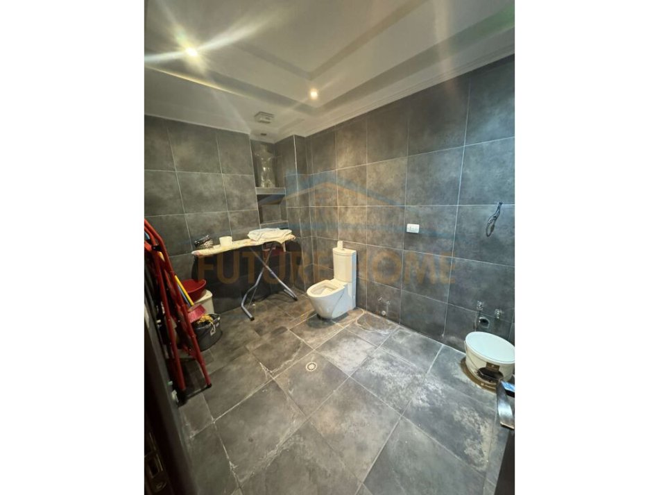 Tirane, jepet me qera apartament 3+1+Ballkon Kati 5, 138 m² 600 € (Kodra e Diellit)