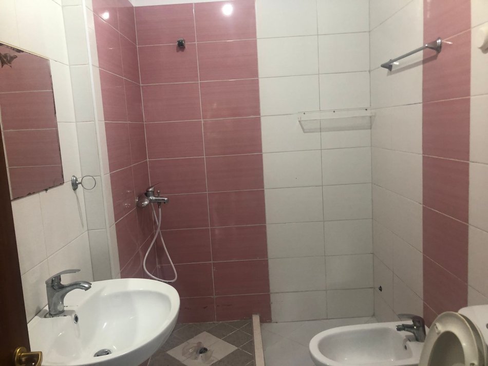 Tirane, shitet apartament , 