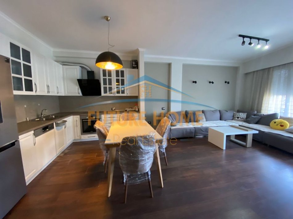 Tirane, shitet apartament 2+1+Ballkon Kati 2, 140 m² 300.000 € (LIQENI THATE)