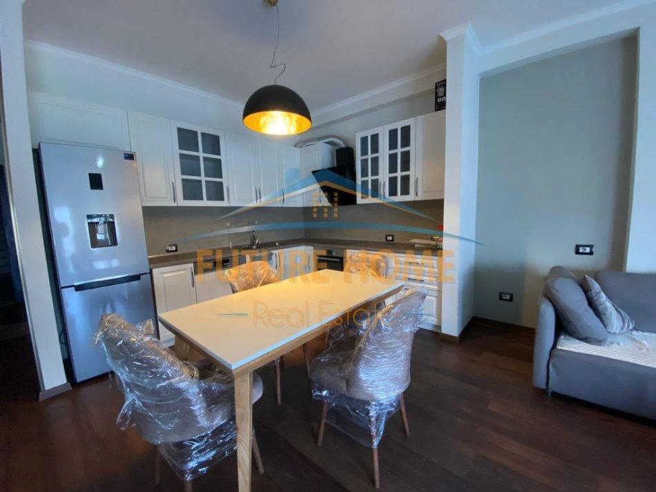 Tirane, shitet apartament 2+1+Ballkon Kati 2, 140 m² 300.000 € (LIQENI THATE)